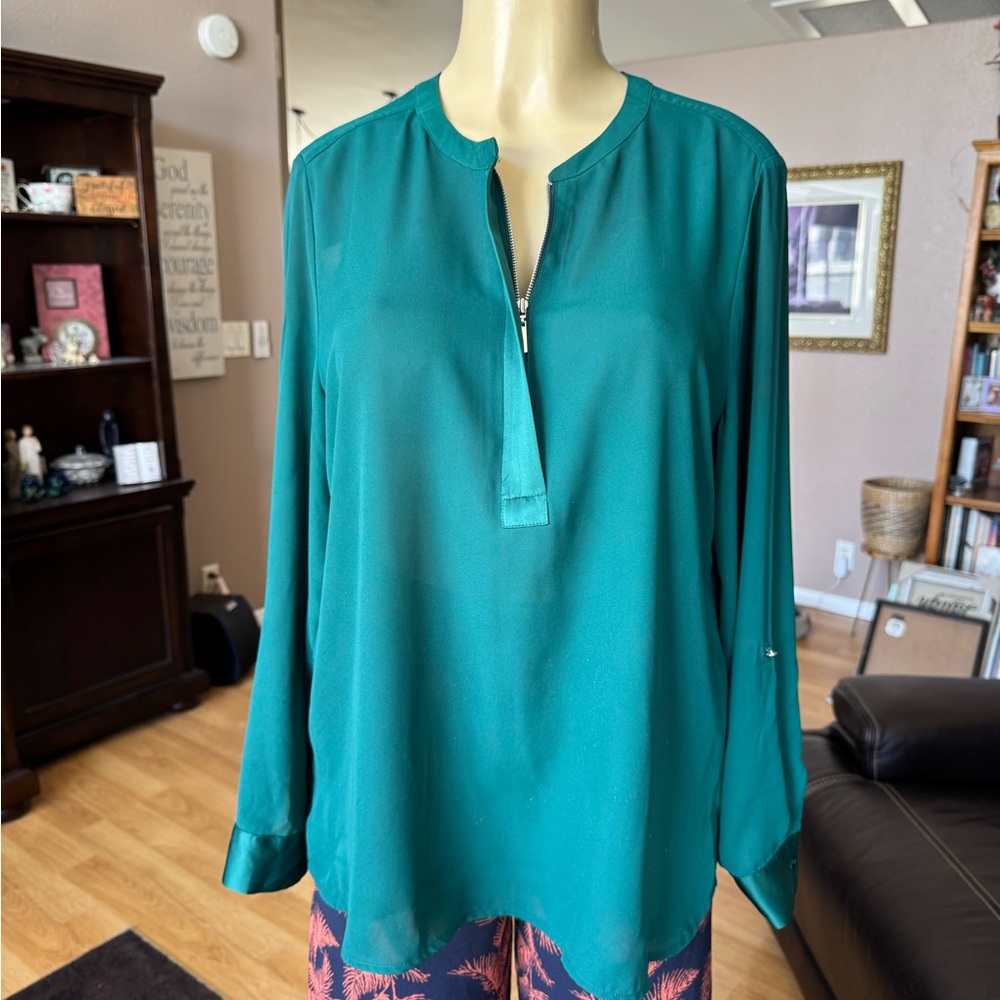 Apt 9 emerald green long sleeve blouse zips partway up front-size L